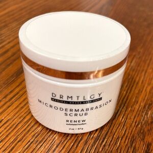 Microdermabrasion Scrub - White